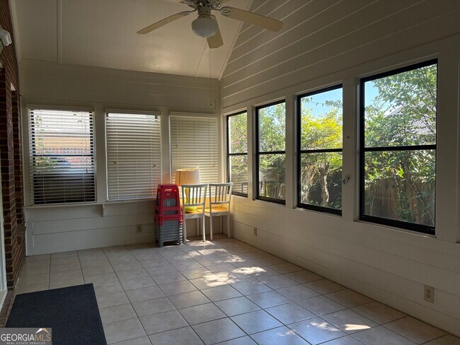 Building Photo - 1224 Hunters Dr