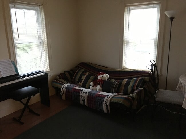 Living room - 6028 Main St