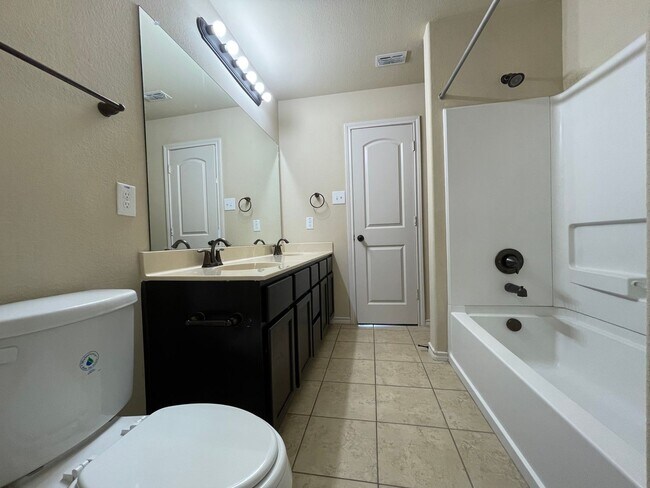 Building Photo - Townhome for rent