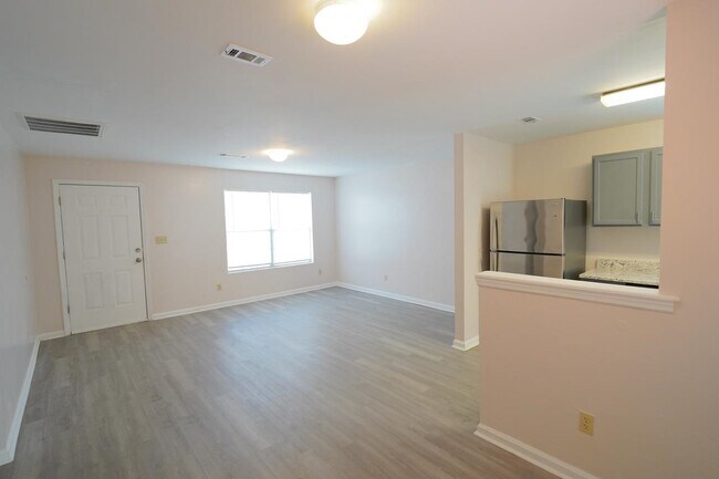 Building Photo - 3178 N Ridge Rd