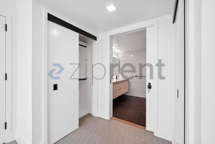 Building Photo - Unit 214