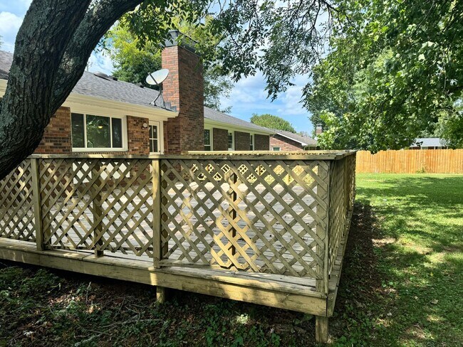 Building Photo - Renovated 3 BR Home in the Heart of Murfreesboro