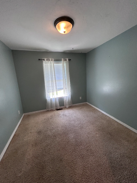 Building Photo - 517 Meadowview Ln