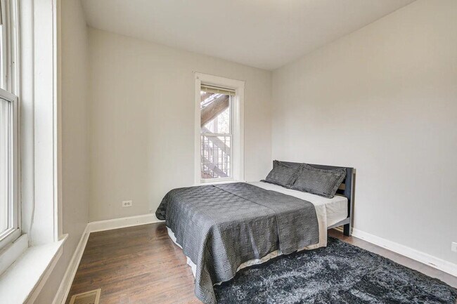 Building Photo - 7442 S Ingleside Ave