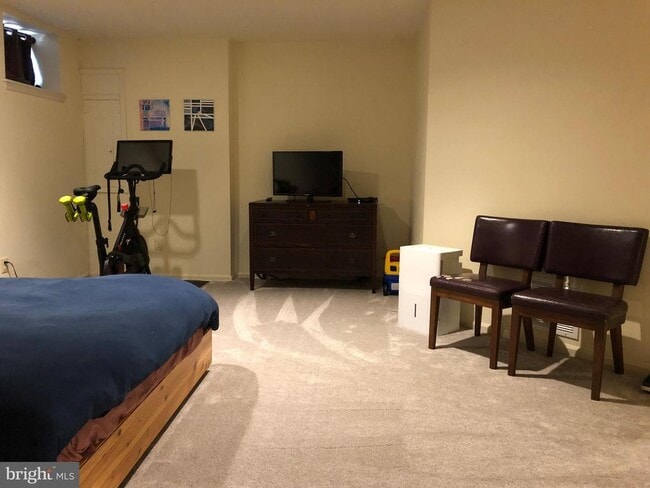 Building Photo - 10926 Bloomingdale Dr