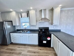 Building Photo - 8001 Hamilton Ave