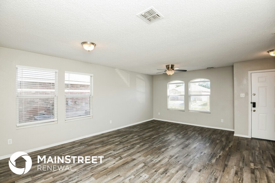 Building Photo - 8768 Stonebriar Ln