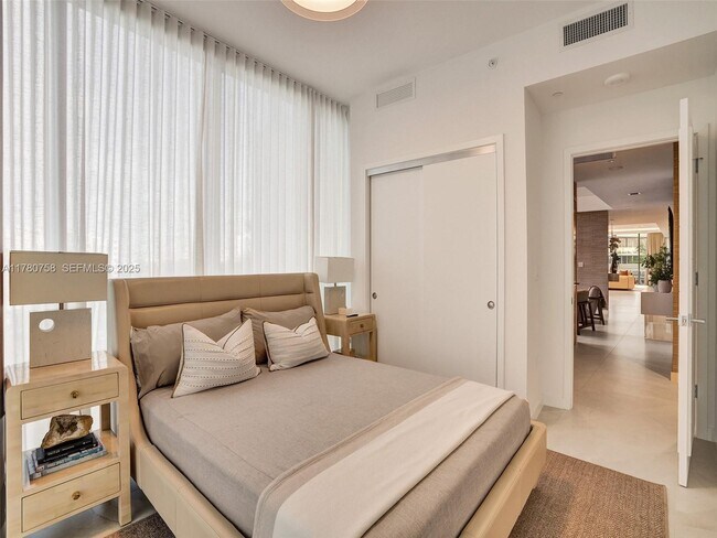 Building Photo - 2200 N Ocean Blvd