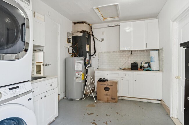 Building Photo - 4971 Ataman St