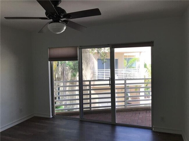 Building Photo - 101 SE 15th Ave