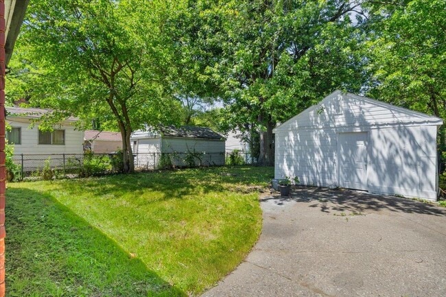 Building Photo - 11577 Somerset Ave