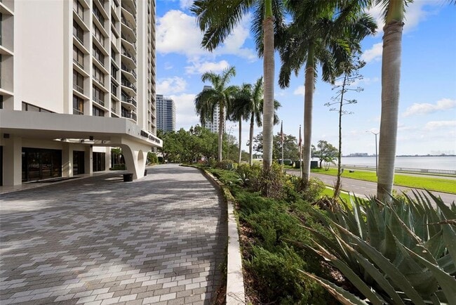 Building Photo - 3301 Bayshore Blvd