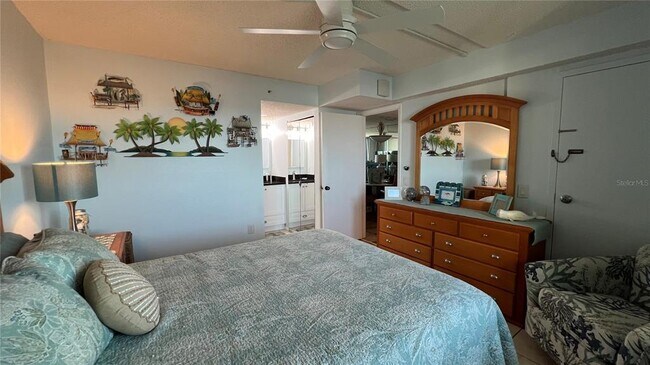 Building Photo - 5915 Sea Ranch Dr