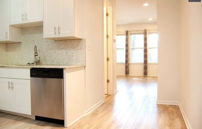 Building Photo - Lincoln Park Apartments!