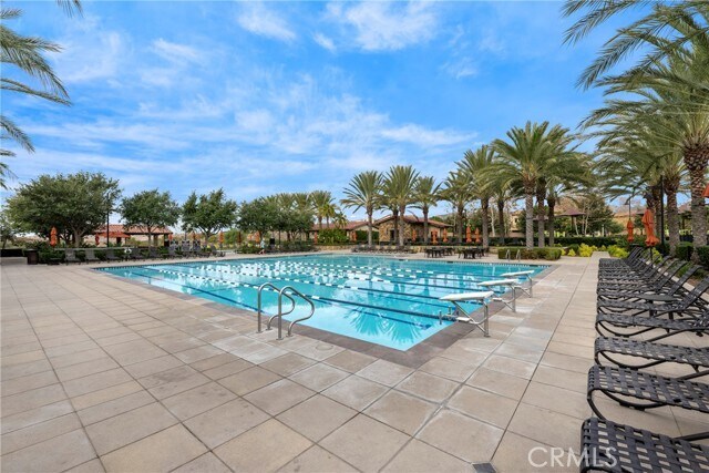 Building Photo - 18 Prominence