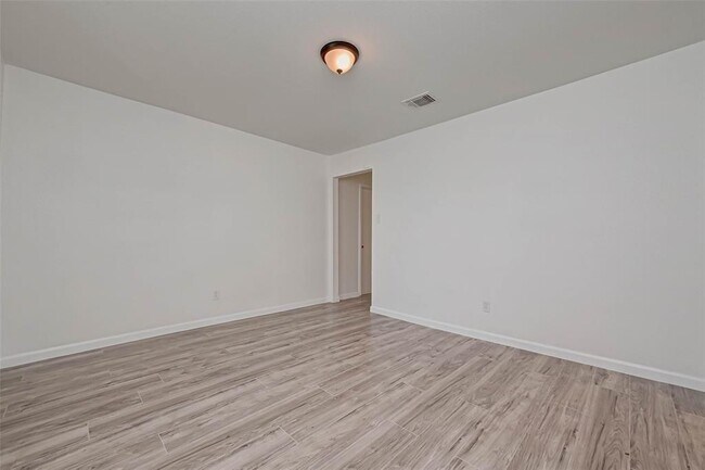 Building Photo - 5503 Lynngate Dr