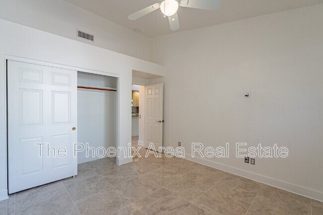 Building Photo - 4663 S Oleander Dr