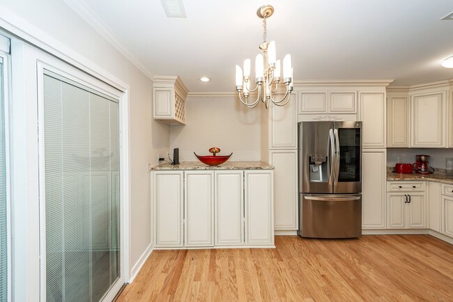 Building Photo - 2 Bedroom 1 Bath Condo in The Park at Rive...