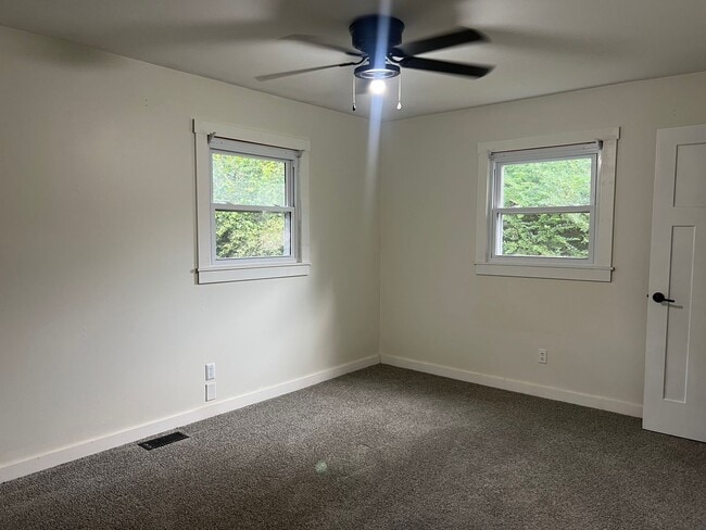 Building Photo - Beautiful one level home in JC!