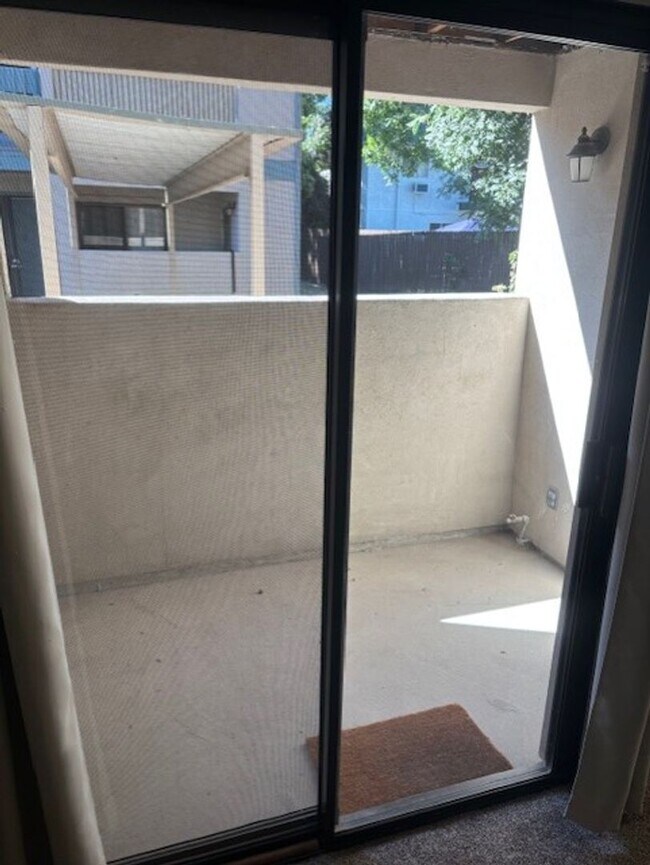 Building Photo - 1412 N Cherry St