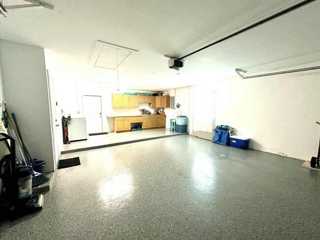 Building Photo - 121 Eider Ct