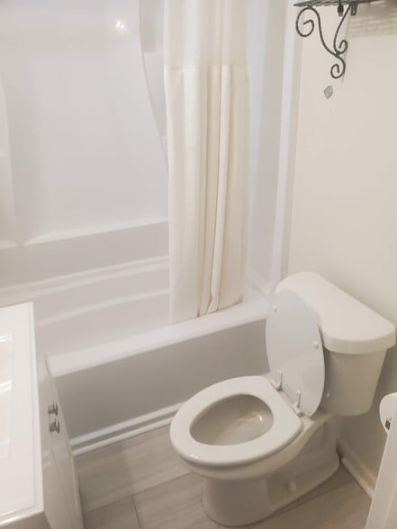 Bathroom - 276 Parkway
