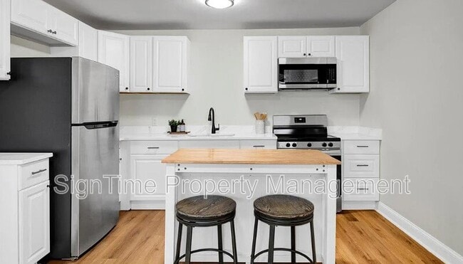 Primary Photo - 12 S Main St