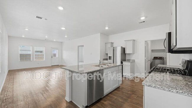 Building Photo - 255 Granary Dr