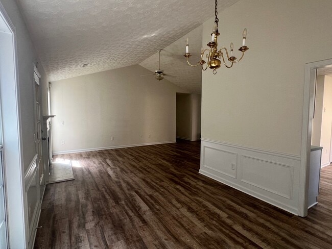 Building Photo - 1065 Hillary Ln