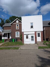 Building Photo - 844 S Linden Ave