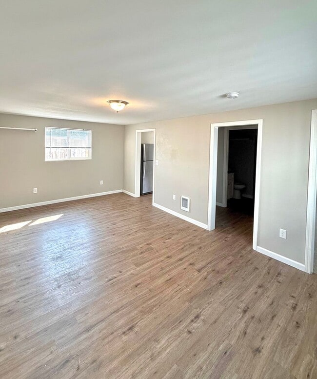 Building Photo - Charming 2-Bed, 1-Bath White Center Home