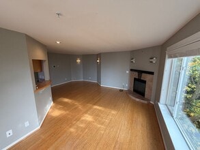 Building Photo - Tastefully Updated 2bd 2bath Queen Anne Condo for Rent!
