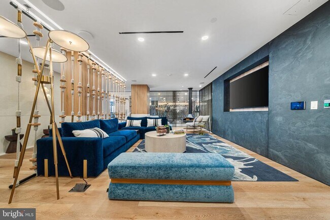 Building Photo - 255 W Falls Station Blvd