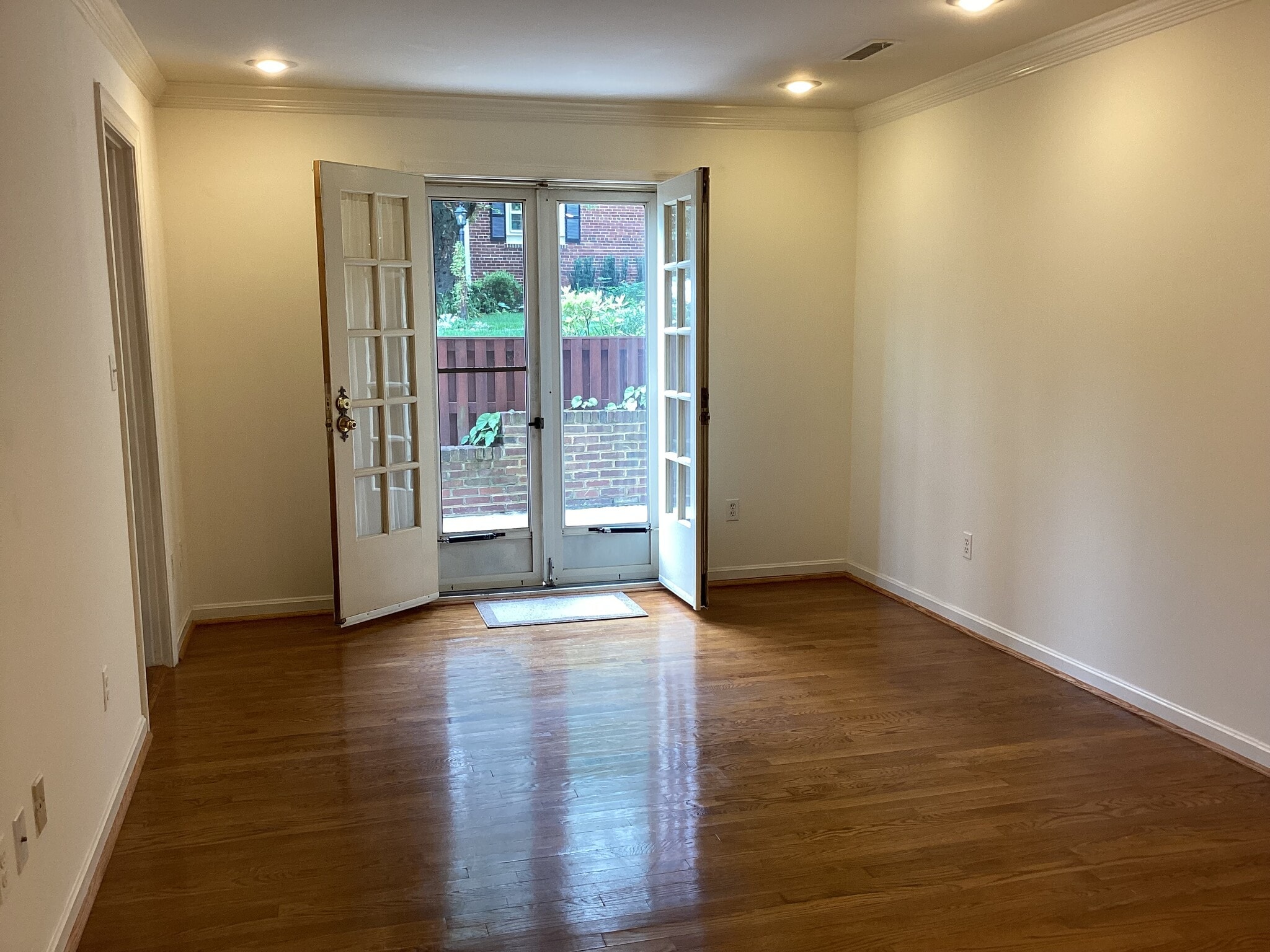 Building Photo - 6639 Hillandale Rd