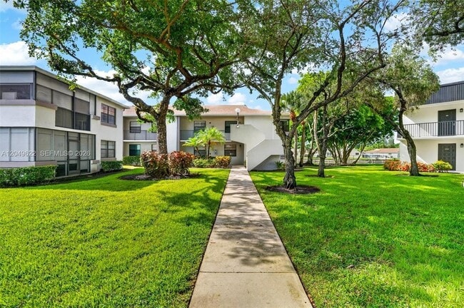 Building Photo - 9920 NW 68th Pl