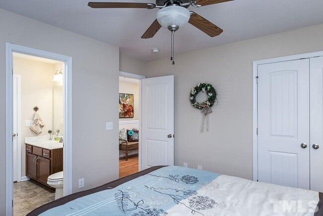 Building Photo - Charming 3BD, 2.5BA Raleigh Townhouse with...