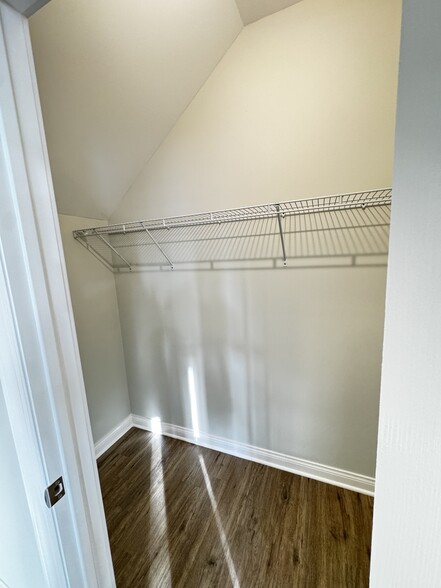 Building Photo - 6807 S Paulina St