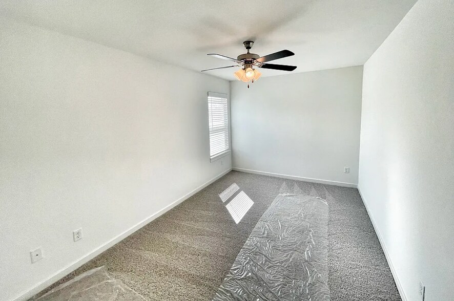 Building Photo - 5992 W Holdcroft Dr