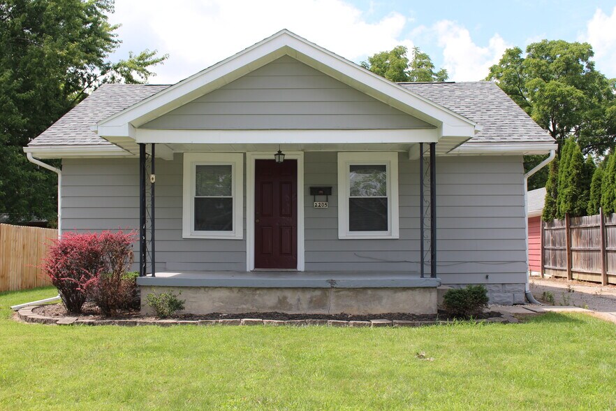Primary Photo - 2205 N Glenwood Ave