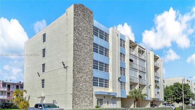 Building Photo - 3661 SW 9th Terrace