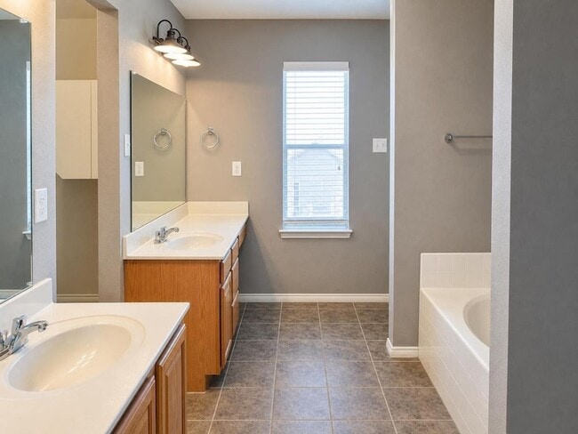 Building Photo - 1621 Village Park Trail