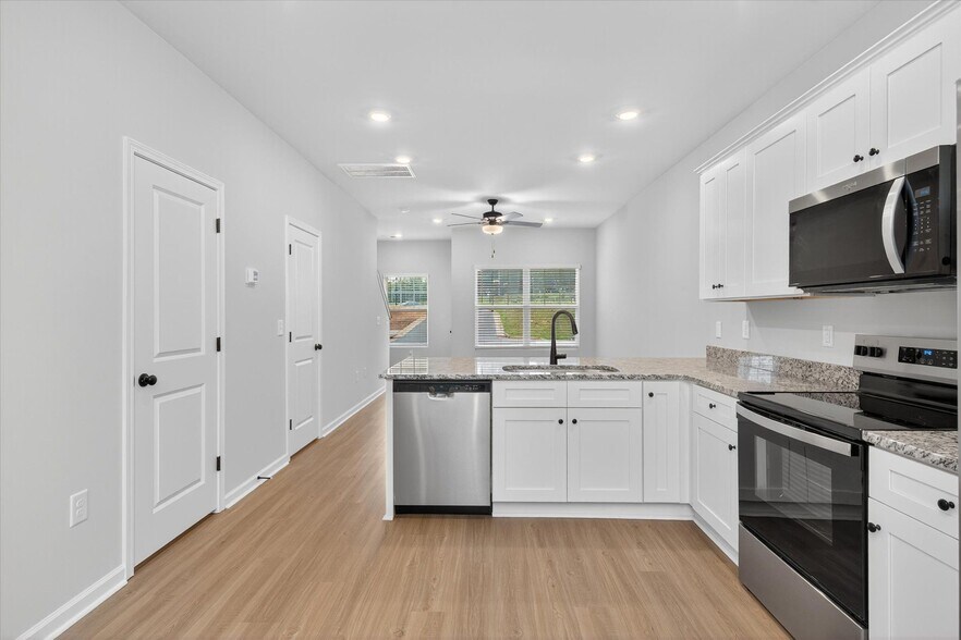 Building Photo - 1256 Principal Featherstone Ave