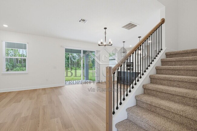 Building Photo - 1217 Pampus Dr