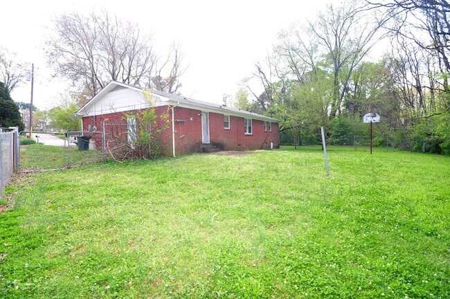 Building Photo - 1909 Forney Dr NW