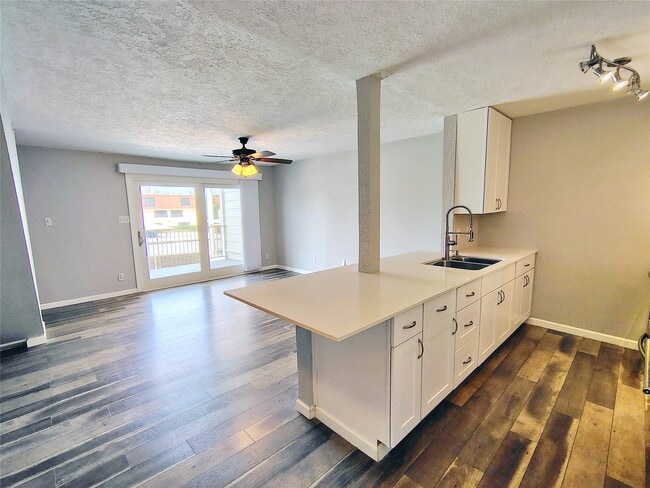 Building Photo - 205 Yacht Club Ln