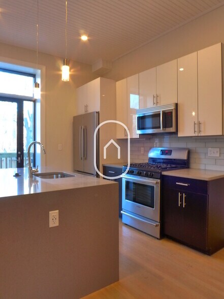 Building Photo - 33 Lenox St