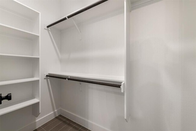 Building Photo - 304 East Dr