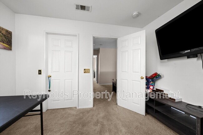 Building Photo - 38276 Pine Creek Pl