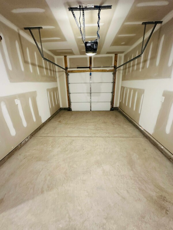 Building Photo - 2041 Dy Lily Dr