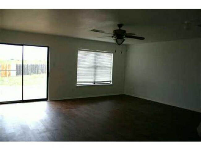 Building Photo - Spacious 4 Bed/2 Bath in Saddlewood Estates